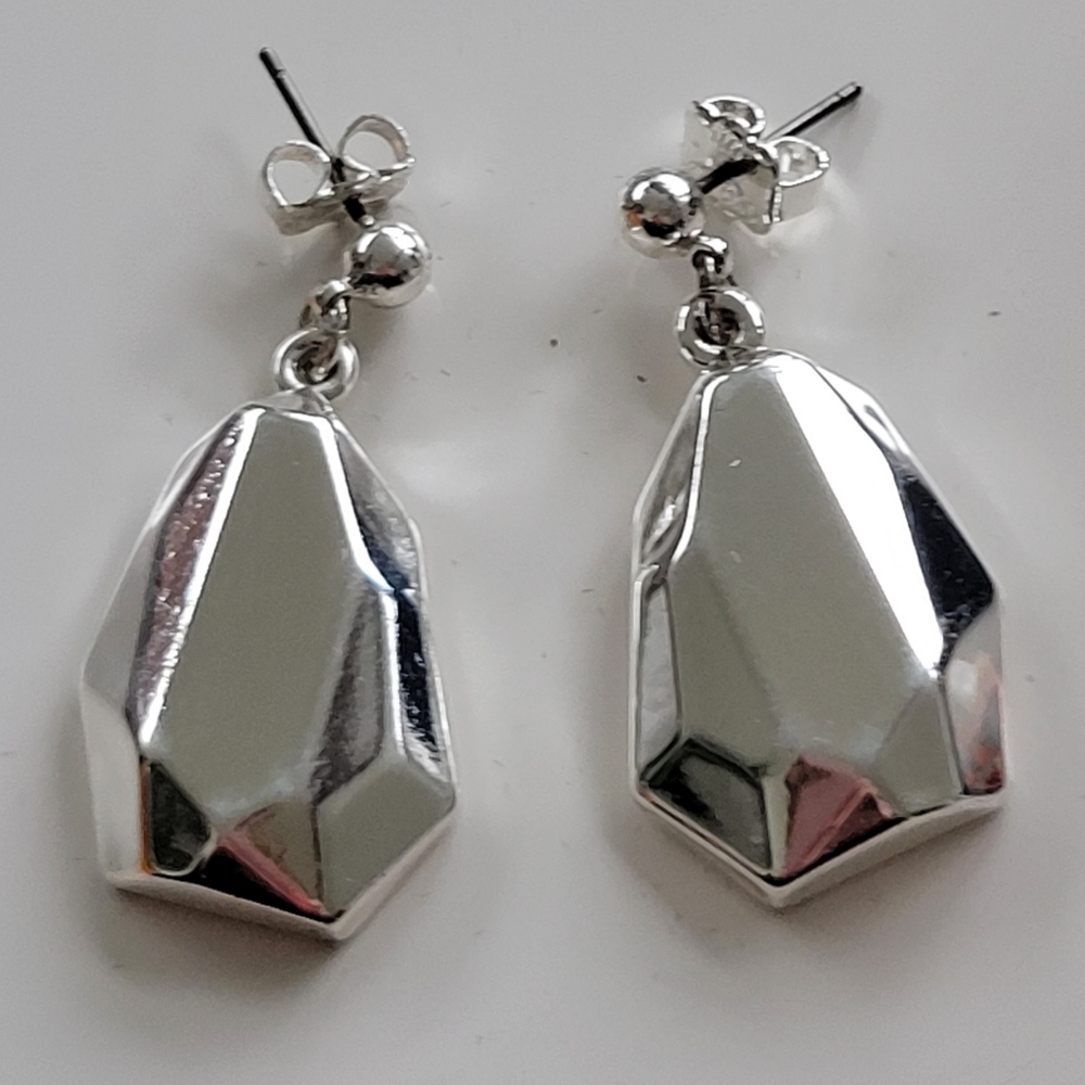 Avon | Silvertone Faceted Dangle Earrings